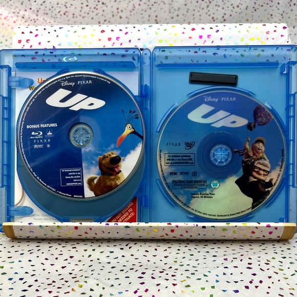 UP (3 DISC BLU-RAY/DVD COMBO PACK) - Picture 5 of 6